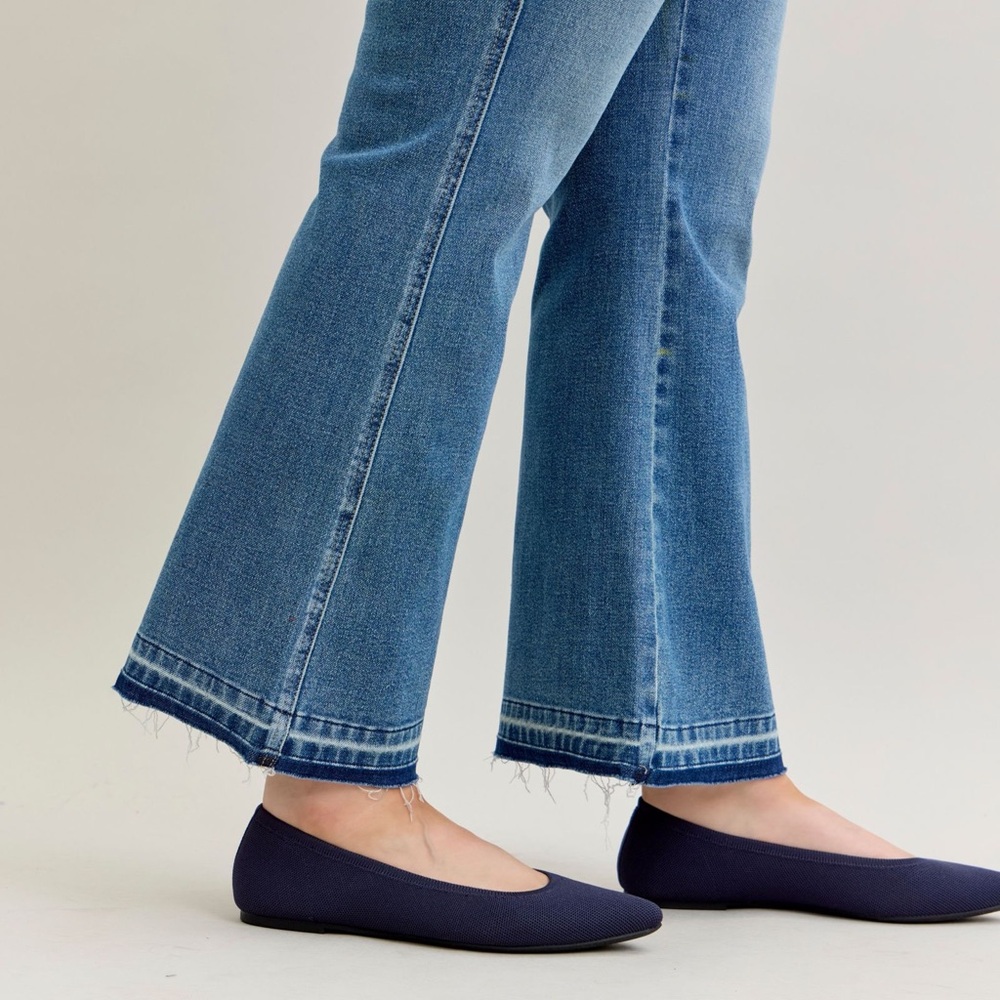 NEW Judy Blue Full Size Mid Rise Slim Bootcut Tummy Control Release Hem Jeans - Picture 11 of 15